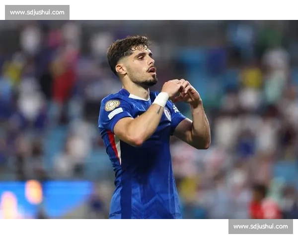 里斯 - 詹姆斯任意球世界波破僵局 切尔西加时 4-1 淘汰本菲卡